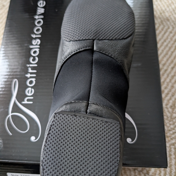 New In Box Theatricals Black Neoprene Split Sole Jazz Dance Shoes T7702 11 & 6 - Picture 2 of 4